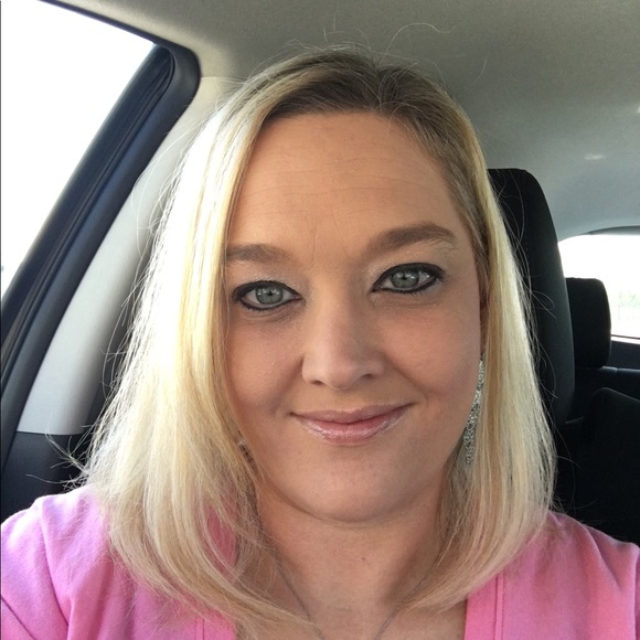 Meet your Posher, Jennifer - Picture 1 of 1